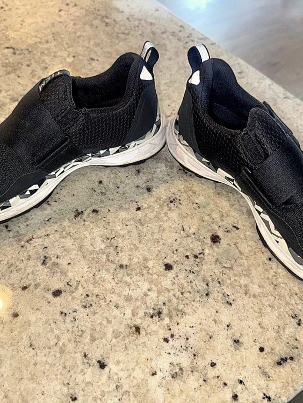 TIEM Slipstream - Black Geometric Sneakers - Picture 4 of 5